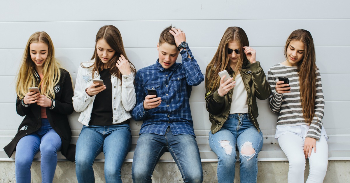 tween-and-teen-cell-phone-addiction-FB-2