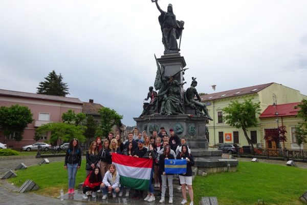 Az aradi vértanuk emlékművénél