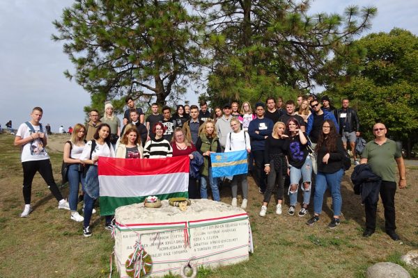 Koszorúzás a Nándorfehérvári diadal emlékkövénél