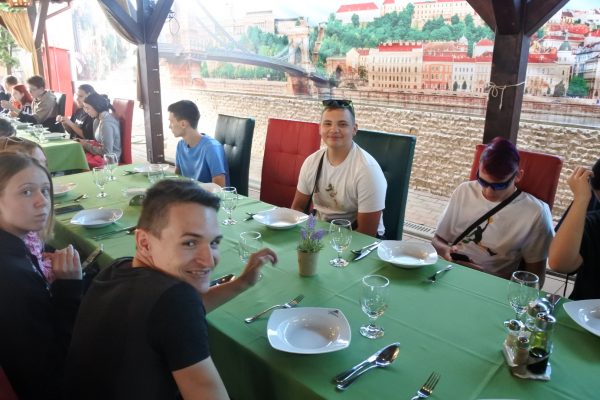 Vacsorára várva - Arad